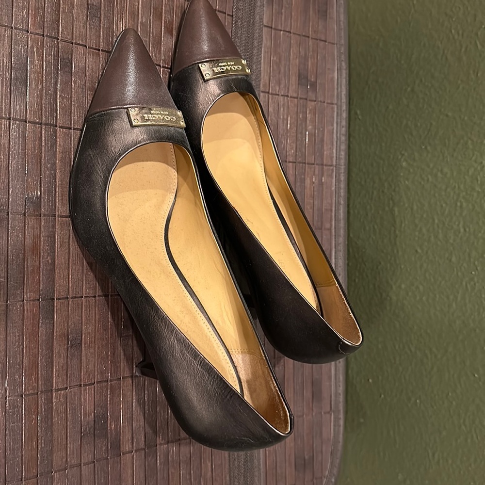 Coach pumps